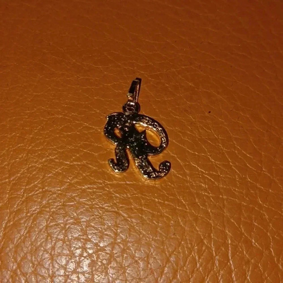 💙🌹Gold plated letter pendant "R" with faux diamonds - Picture 7 of 8
